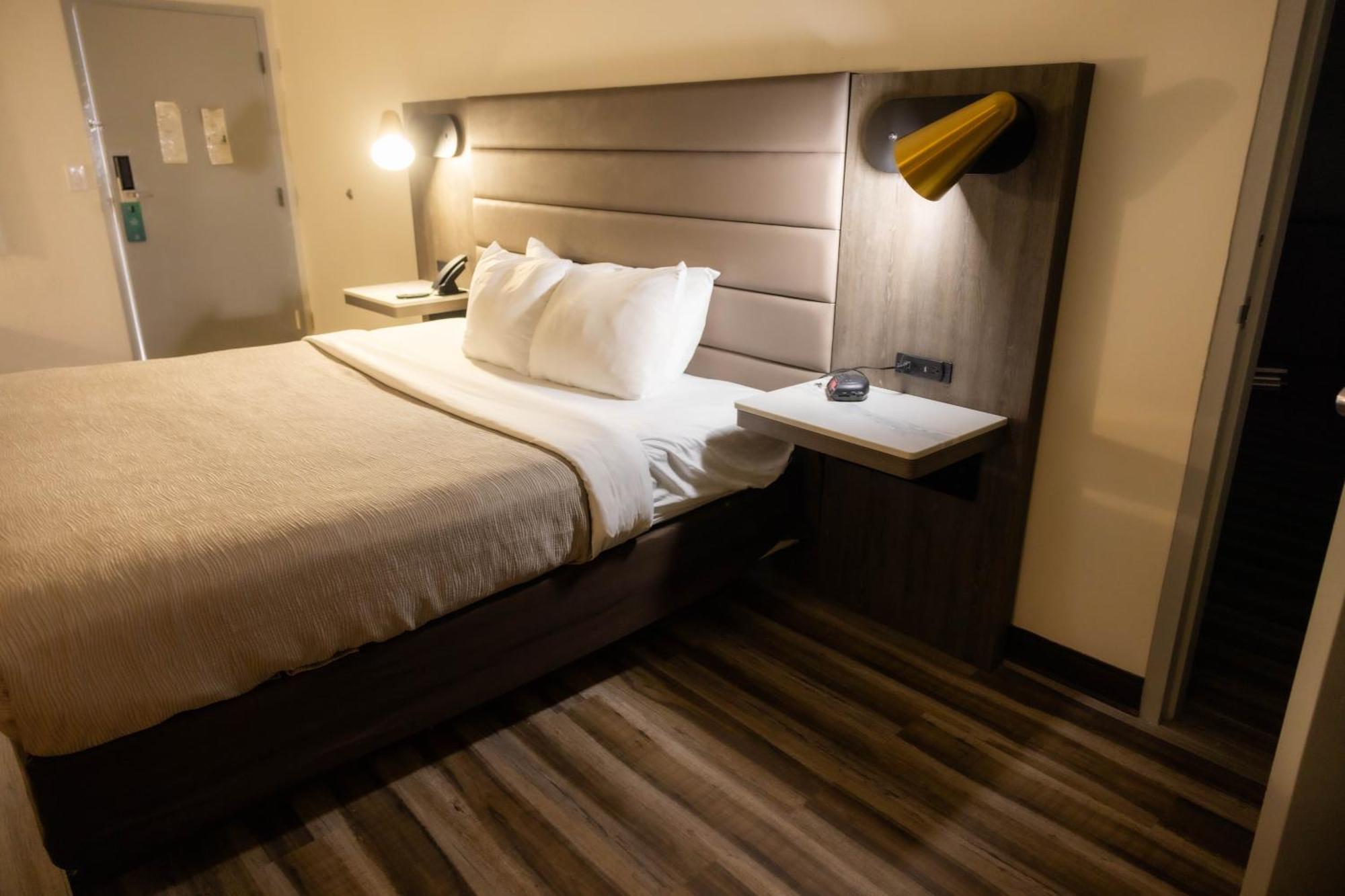 Quality Inn & Suites Lake Havasu City Exterior photo