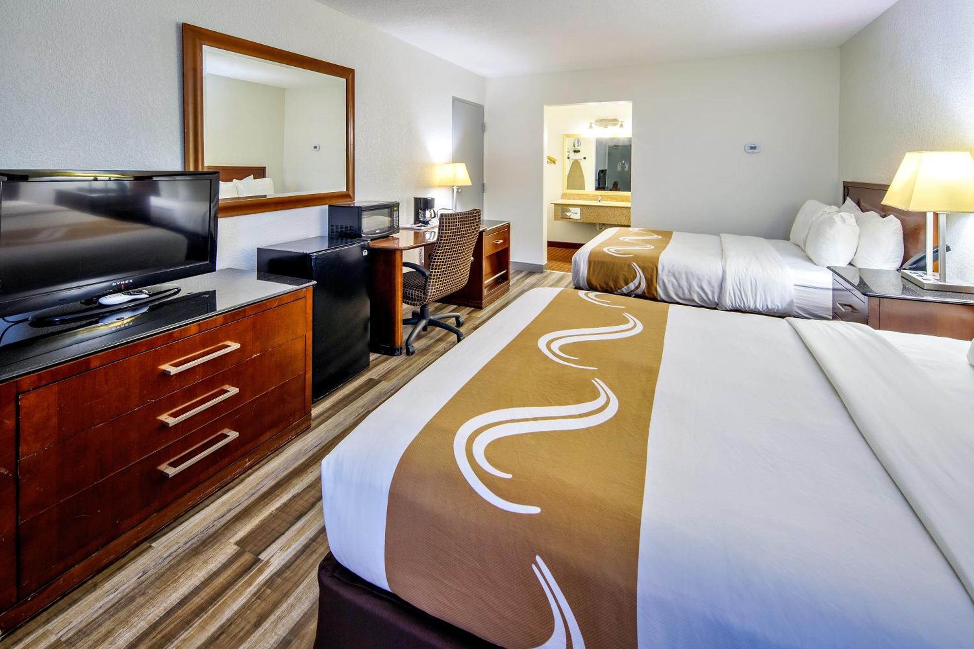 Quality Inn & Suites Lake Havasu City Exterior photo