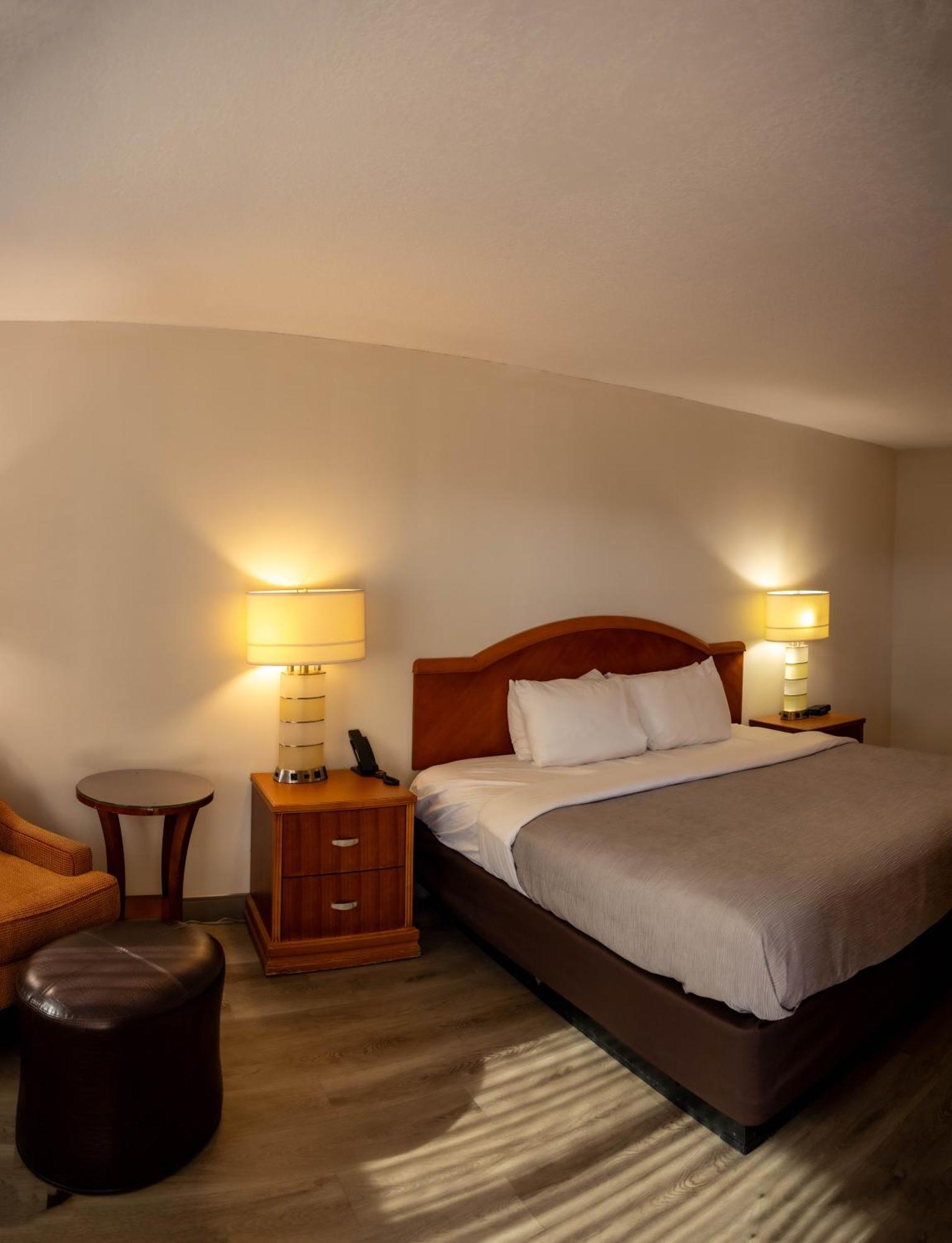 Quality Inn & Suites Lake Havasu City Exterior photo