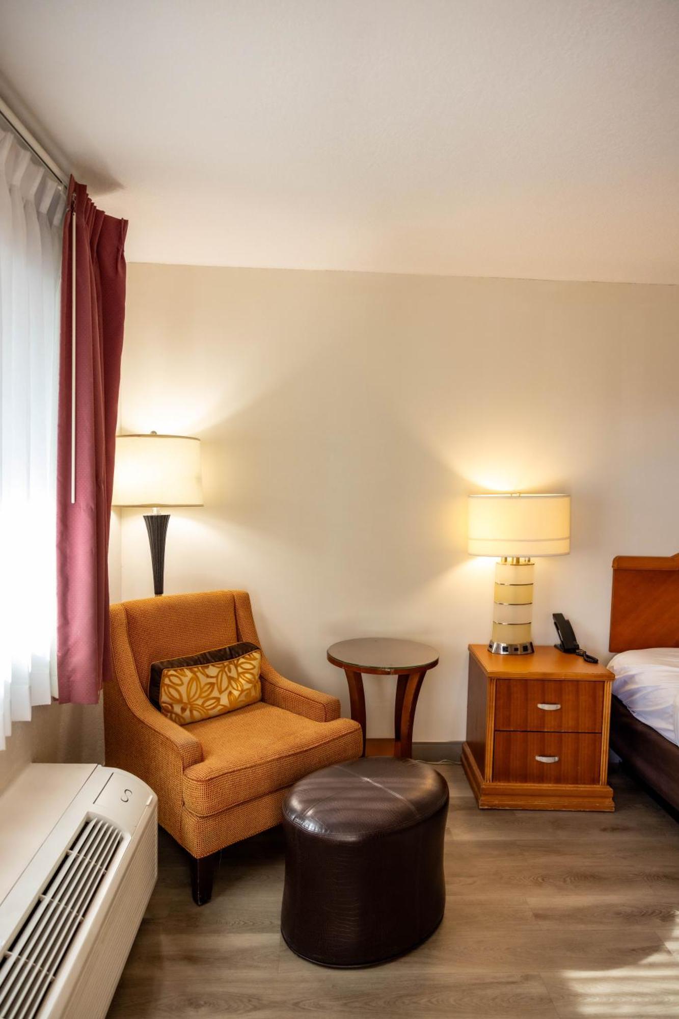 Quality Inn & Suites Lake Havasu City Exterior photo