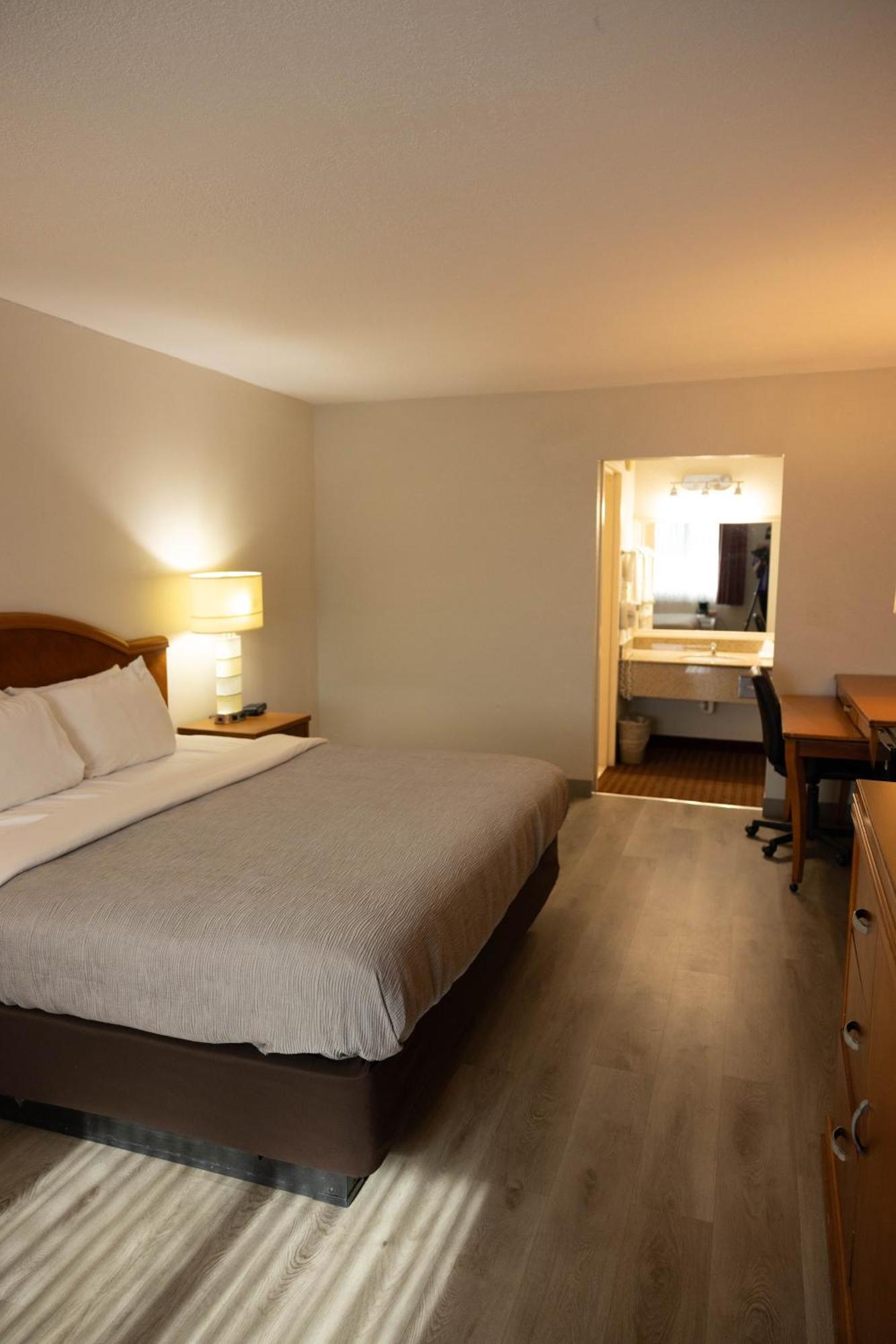 Quality Inn & Suites Lake Havasu City Exterior photo
